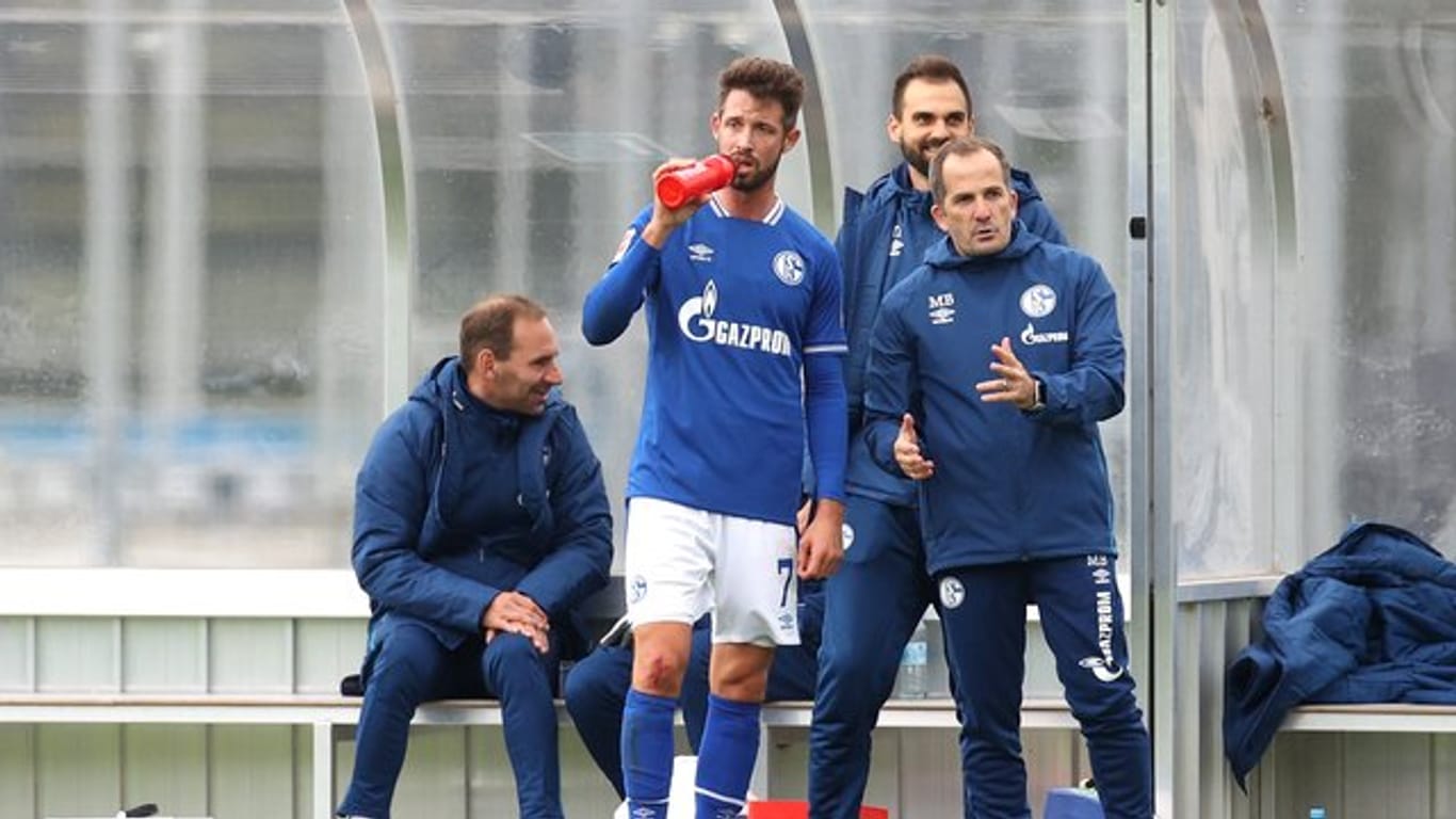 Schalke-Trainer Manuel Baum setzt auf Stürmer Mark Uth.