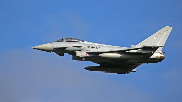 Trotz eines Exportstopps gelangten deutsche Rüstungslieferungen nach Saudi-Arabien. Trotz eines Exportstopps gelangten deutsche Rüstungslieferungen nach Saudi-Arabien.