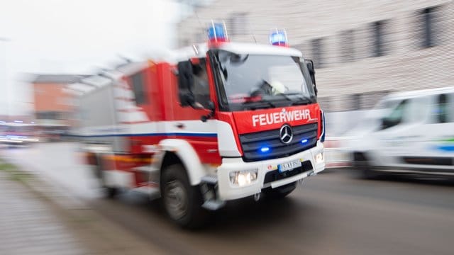 Ein Fahrzeug der Feuerwehr: In Nürtingen sind zwei Menschen bei einem Hausbrand gestorben. Ein Fahrzeug der Feuerwehr: In Nürtingen sind zwei Menschen bei einem Hausbrand gestorben.