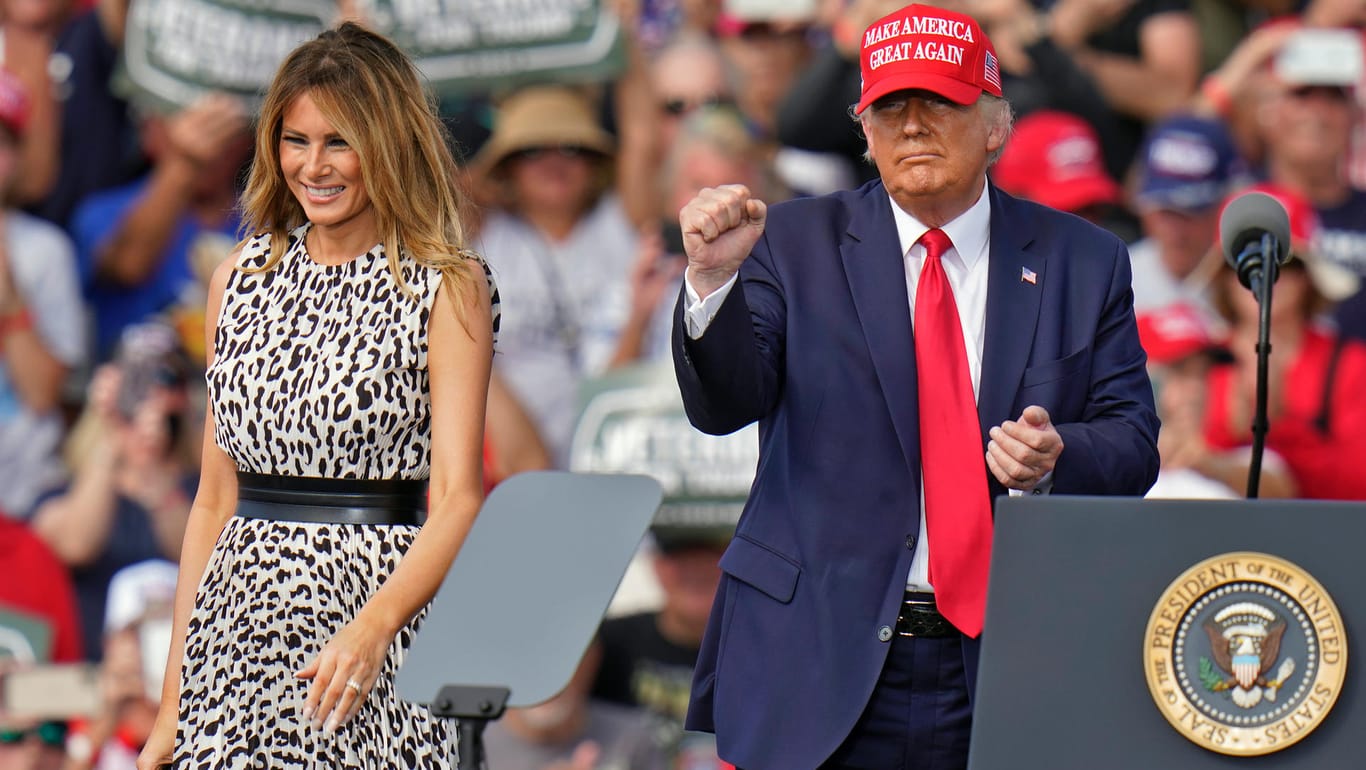 Donald und Melania Trump beim Wahlkampf in Tampa, Florida: Der Präsident hetzt in diesen Tagen durchs Land.
