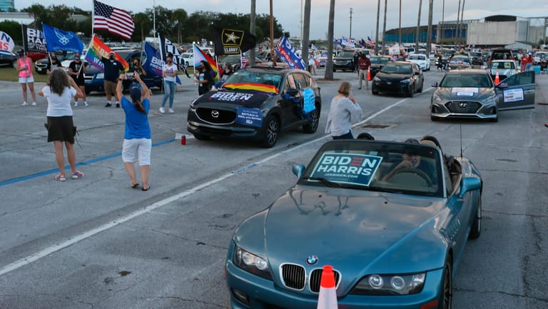 Drive-in-Rally in Tampa, Florida: Endlich etwas Leben im Biden-Wahlkampf.