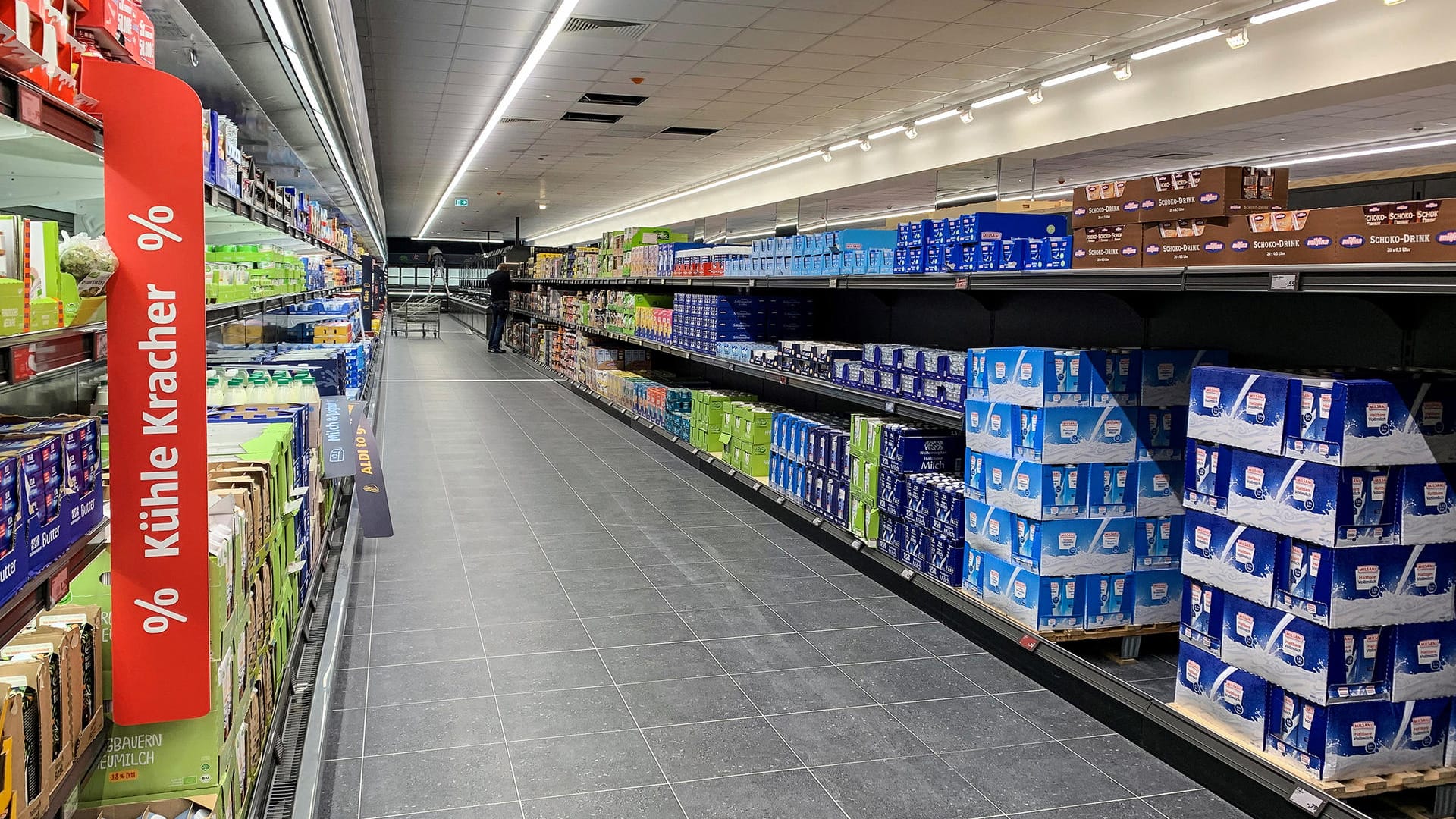 Größte Filiale von Aldi Süd in Mülheim: In den Gängen ist deutlich mehr Platz, in den Regalen lassen sich die Produkte höher stapeln.