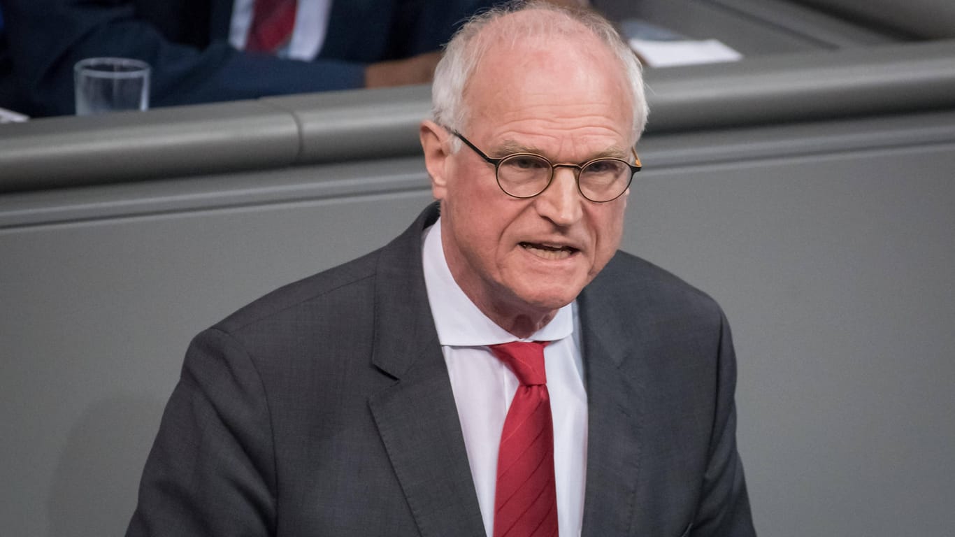 Lothar Binding im Bundestag: Der SPD-Politiker fordert höhere Steuern für Gutverdiener.