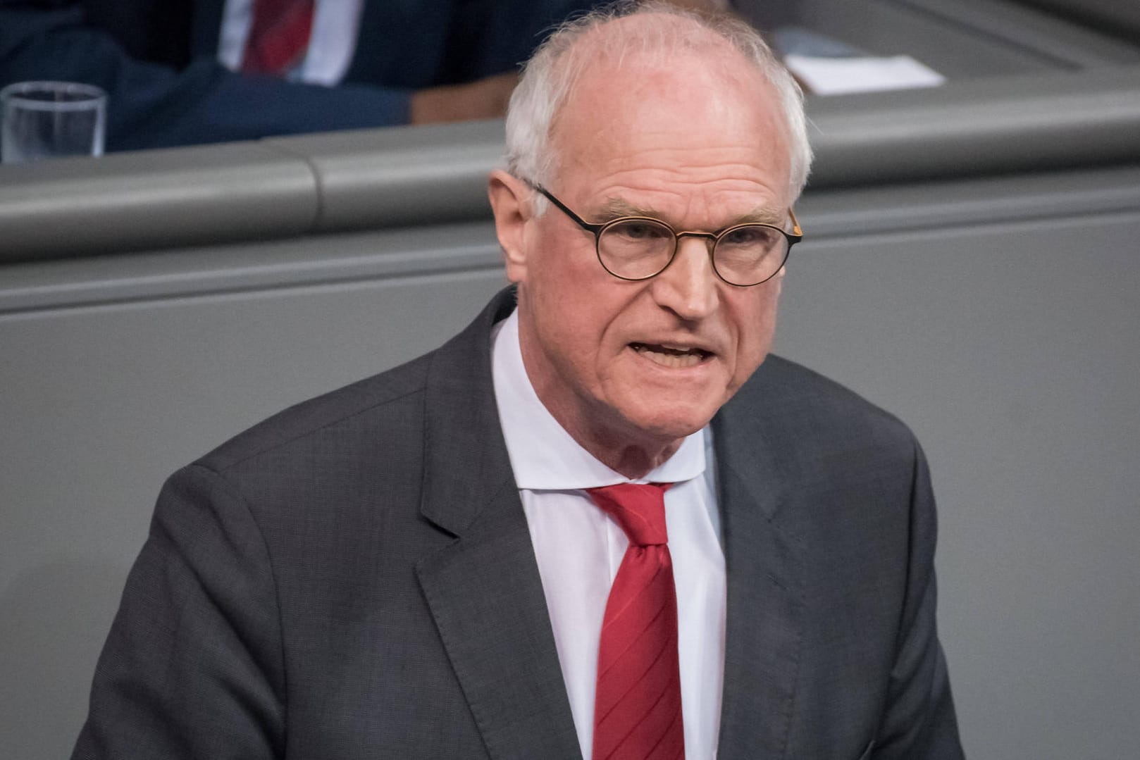 Lothar Binding im Bundestag: Der SPD-Politiker fordert höhere Steuern für Gutverdiener.
