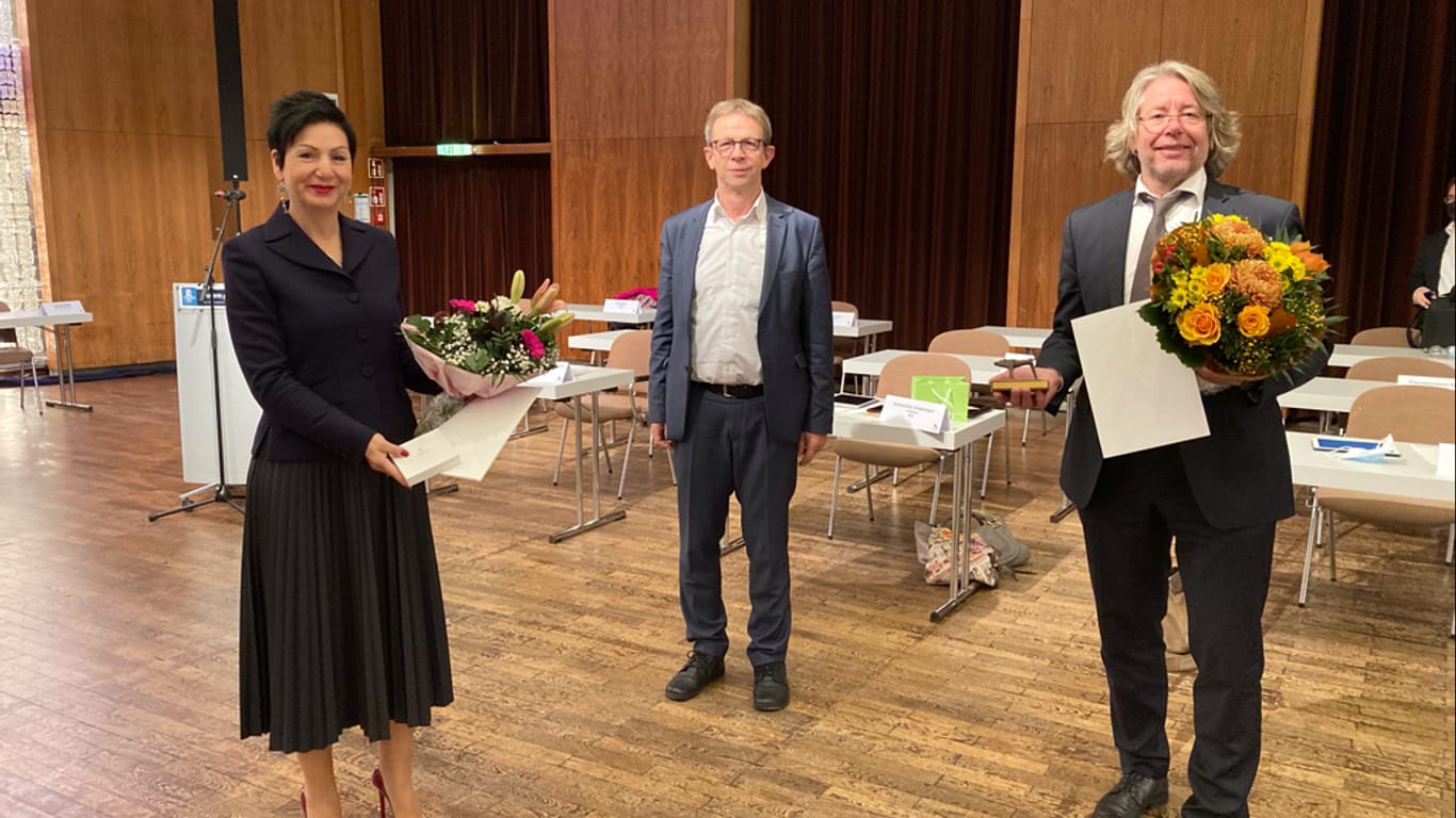 Immacolata Glosemeyer, Klaus Mohrs und Hans-Georg Bachmann (alle SPD): OB Mohrs hat die beiden Ratsmitglieder für ihre Arbeit ausgezeichnet.