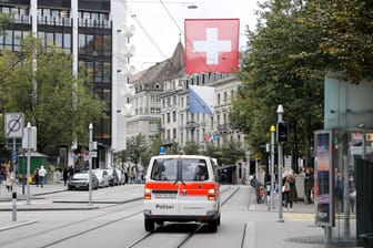 Wagen der Kantonspolizei Zürich (Symbolbild): Vor dem französischen Konsulat in der Stadt wurde ein verdächtiger Gegenstand entdeckt.