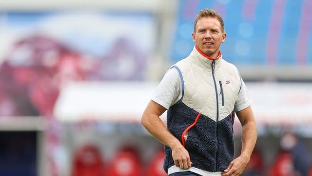 Leipzigs Trainer Julian Nagelsmann kommt vor einem Spiel ins Stadion. Leipzigs Trainer Julian Nagelsmann kommt vor einem Spiel ins Stadion.