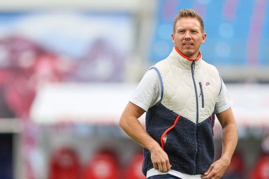 Leipzigs Trainer Julian Nagelsmann kommt vor einem Spiel ins Stadion.