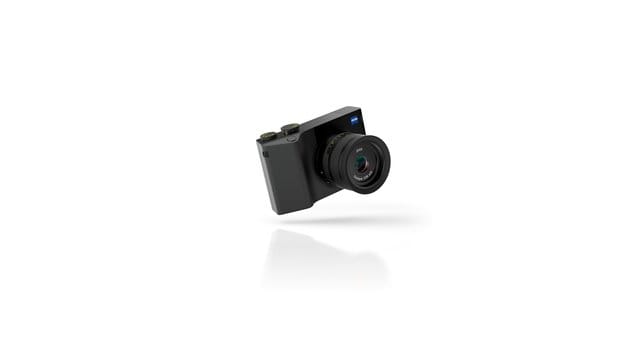 Das Festbrennweite-Objektiv der ZX1 hat Zeiss exakt auf den 37-Megapixel-Sensor abgestimmt. Das Festbrennweite-Objektiv der ZX1 hat Zeiss exakt auf den 37-Megapixel-Sensor abgestimmt.