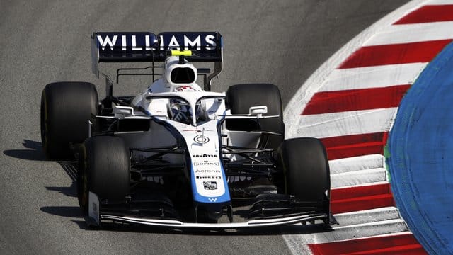 Der Kanadier Nicholas Latifi vom Team Williams steuert sein Auto auf der Rennstrecke.