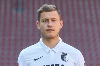 Alfred Finnbogason steht beim FC Augsburg nach einer verletzungsbedingten Pause vor dem Comeback.