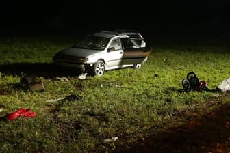 In Kempen am Niederrhein ist ein Autofahrer in eine Fußgängergruppe gefahren - ein zwölf Jahre alter Junge kam dabei ums Leben.