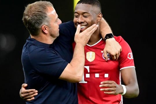Hansi Flick hat erneut um einen Verbleib von David Alaba beim FC Bayern München geworben.