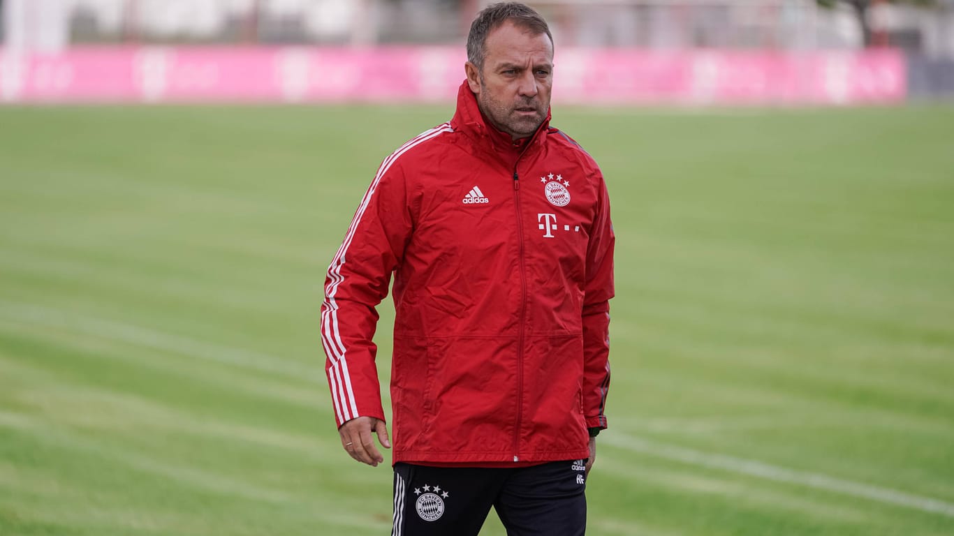 Hansi Flick: Bayerns Trainer hat von Talent Joshua Zirkzee Einsatz und harte Arbeit gefordert.