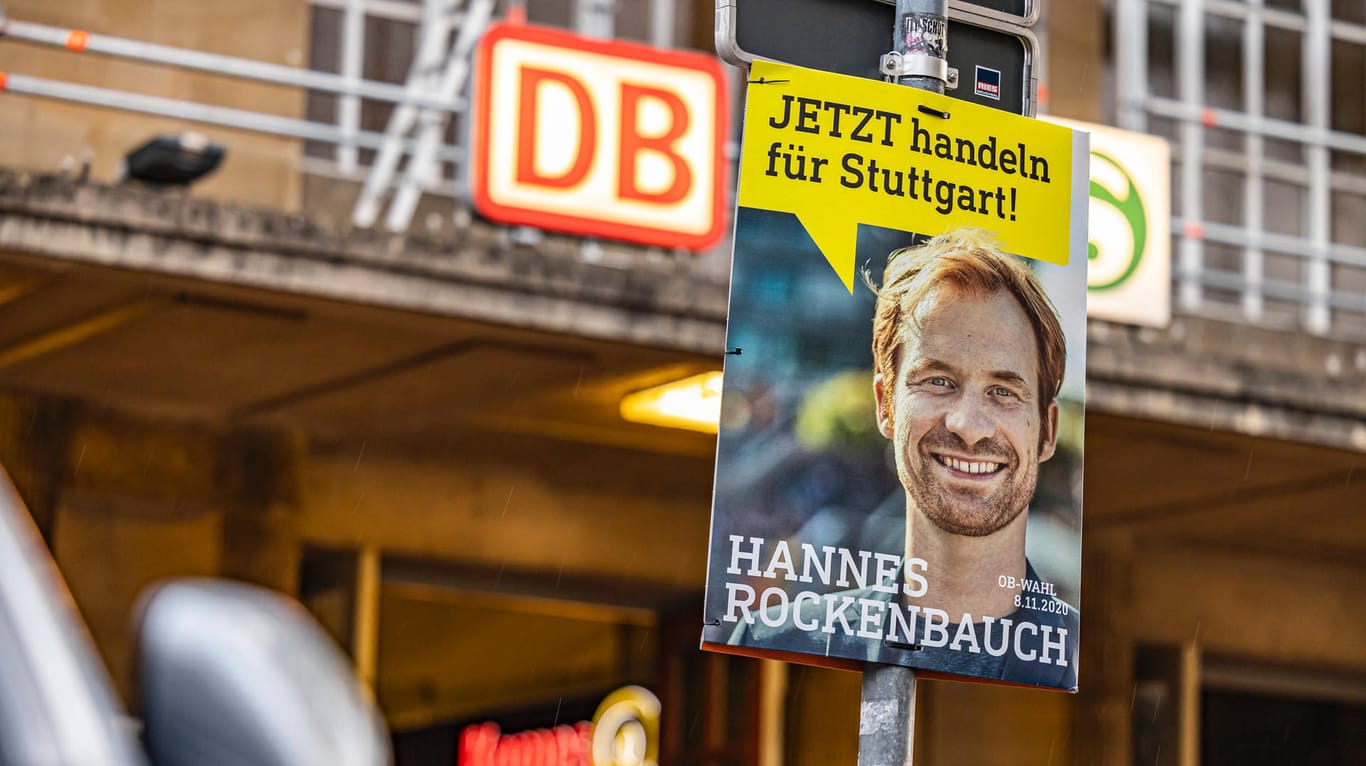 Ein Plakat des Stuttgarter OB-Kandidaten Hannes Rockenbauch, der für Bürgerbündnis SÖS antritt: Er wurde nun gemeinsam mit zwei weiteren Stadträten wegen Hausfriedensbruchs verurteilt.