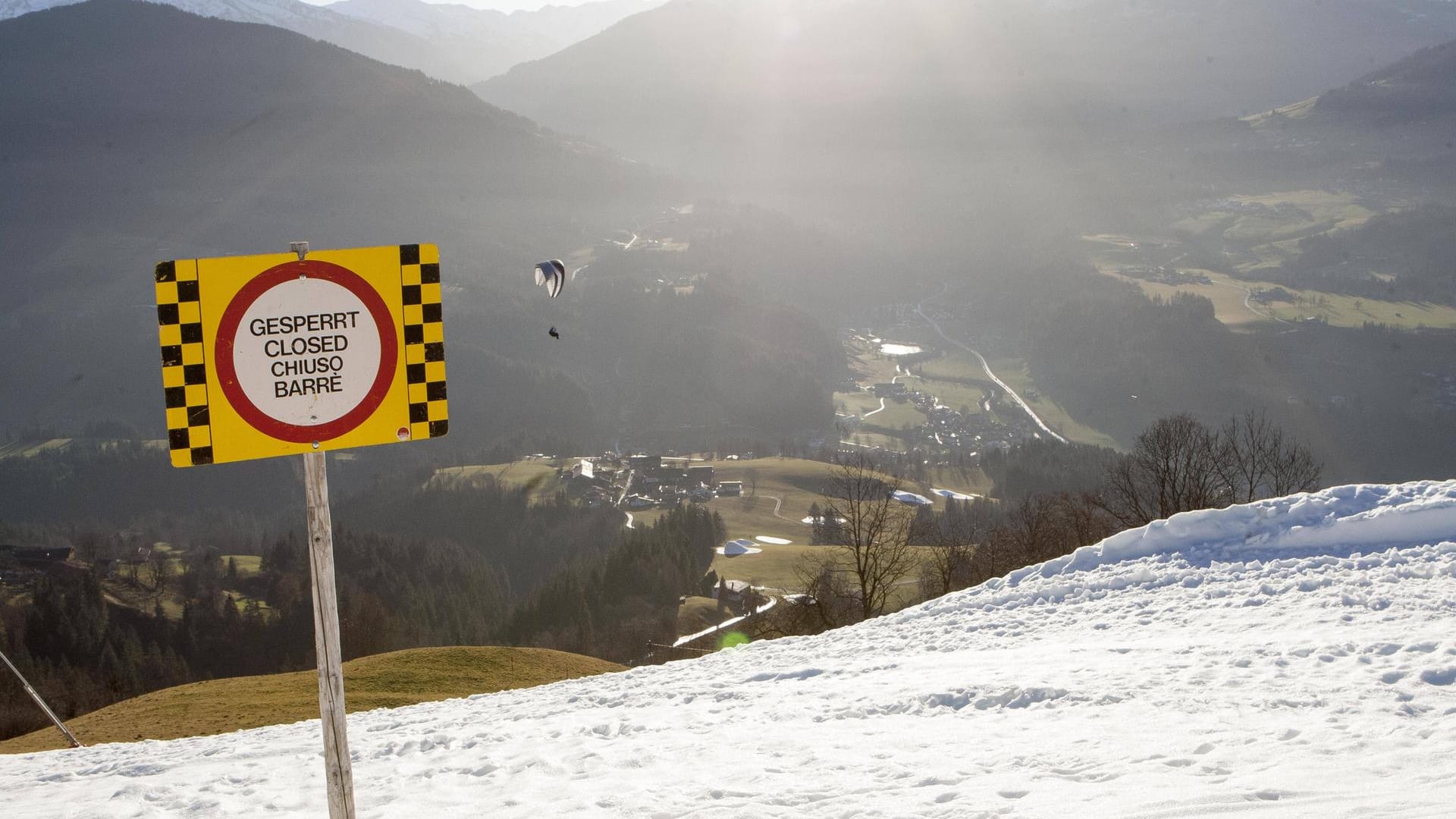 Gesperrte Piste: Wegen der Corona-Pandemie fällt der Winterurlaub in diesem Jahr für die meisten aus.