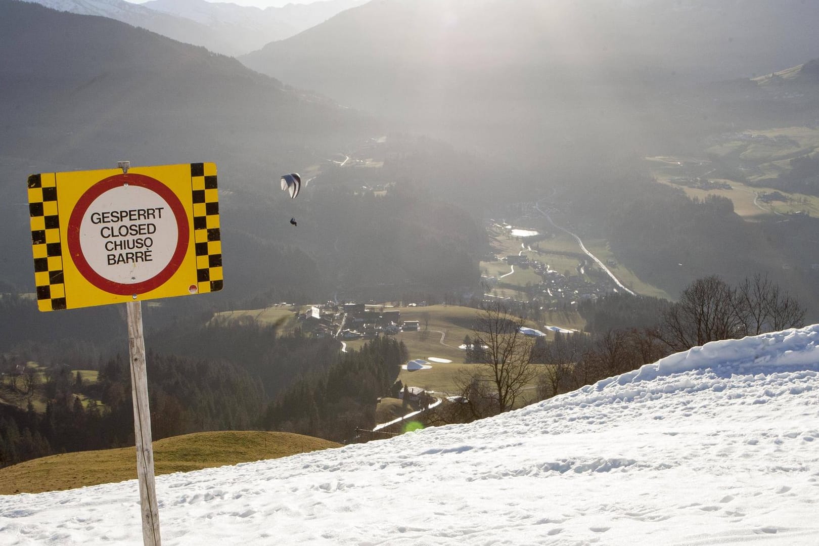 Gesperrte Piste: Wegen der Corona-Pandemie fällt der Winterurlaub in diesem Jahr für die meisten aus.