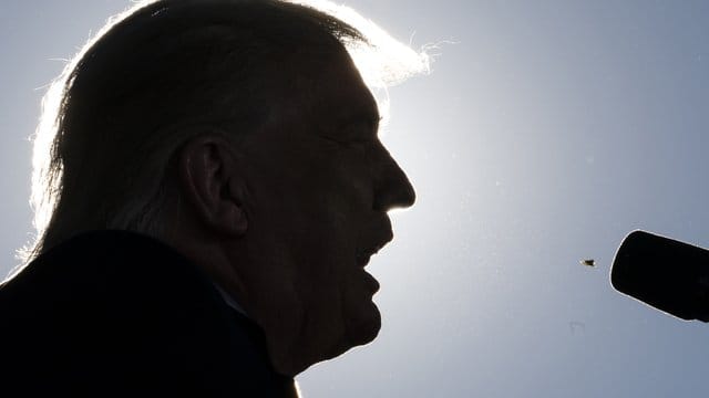 US-Präsident Donald Trump beleidigt seinen Herausforderer auf einer Wahlkampfveranstaltung. US-Präsident Donald Trump beleidigt seinen Herausforderer auf einer Wahlkampfveranstaltung.