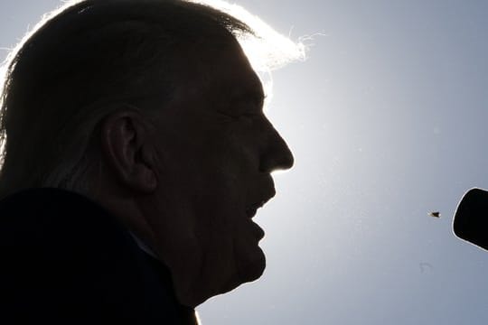 US-Präsident Donald Trump beleidigt seinen Herausforderer auf einer Wahlkampfveranstaltung.