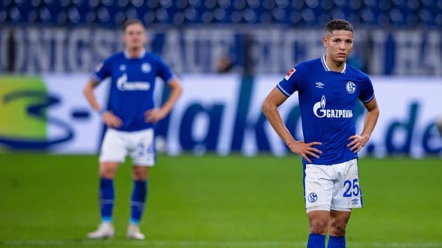 Der FC Schalke 04 um Amine Harit (r) wartet weiter auf einen Sieg. Der FC Schalke 04 um Amine Harit (r) wartet weiter auf einen Sieg.