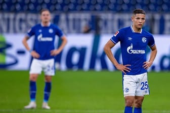 Der FC Schalke 04 um Amine Harit (r) wartet weiter auf einen Sieg.