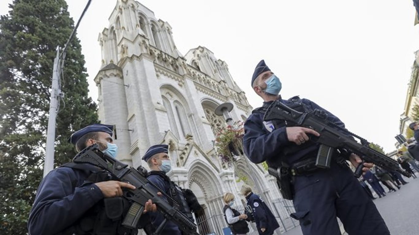 Nach der Messerattacke in Nizza werden Kirchen und Schulen in Frankreich vermehrt geschützt.