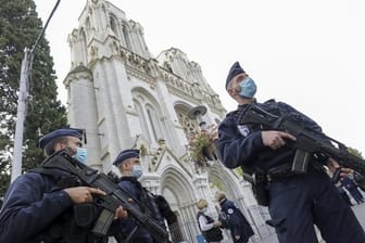 Nach der Messerattacke in Nizza werden Kirchen und Schulen in Frankreich vermehrt geschützt.