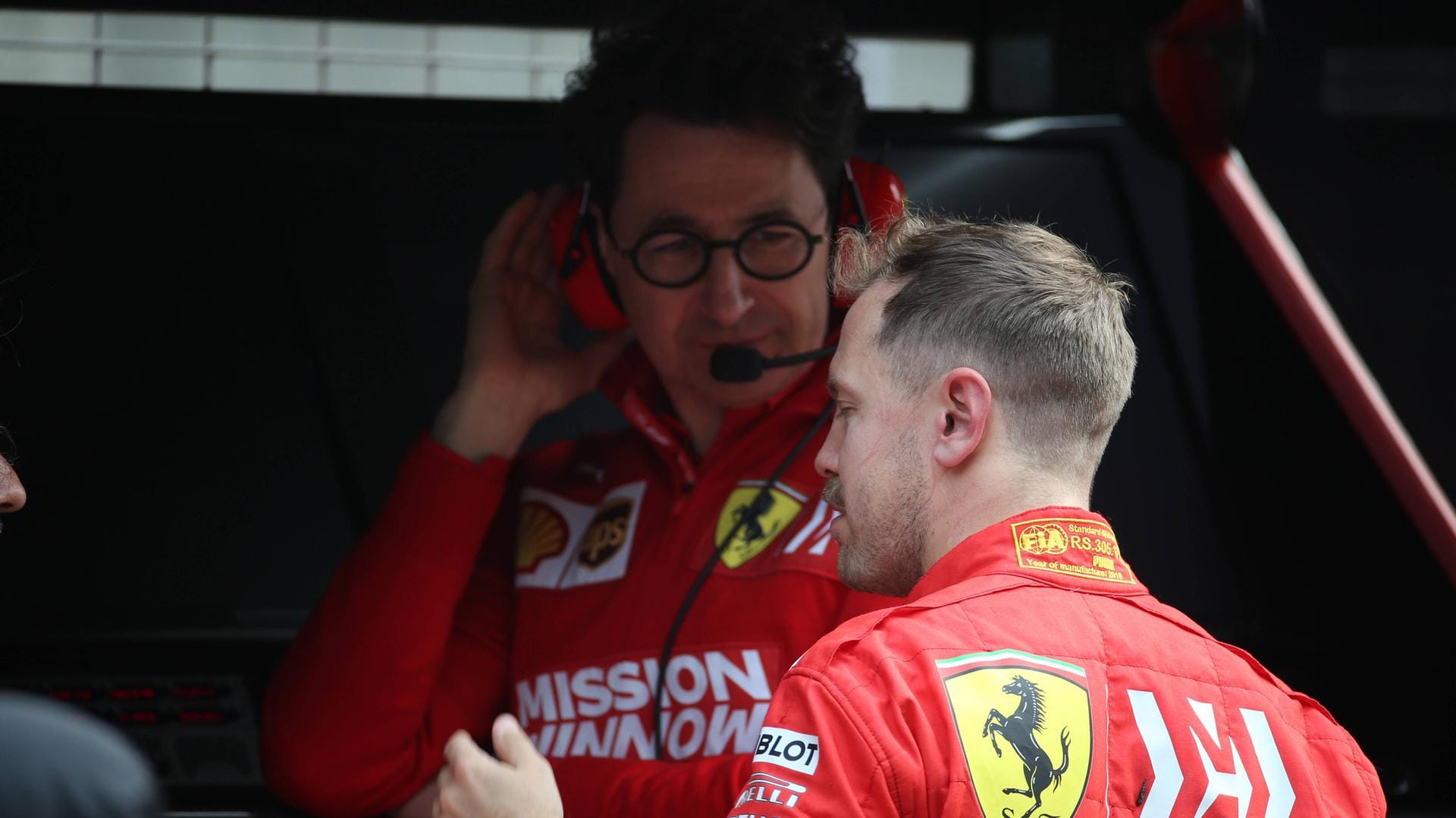 Ferrari: Teamchef Binotto (l.) musste Vettel im Mai das Aus beim Rennstall verkünden.