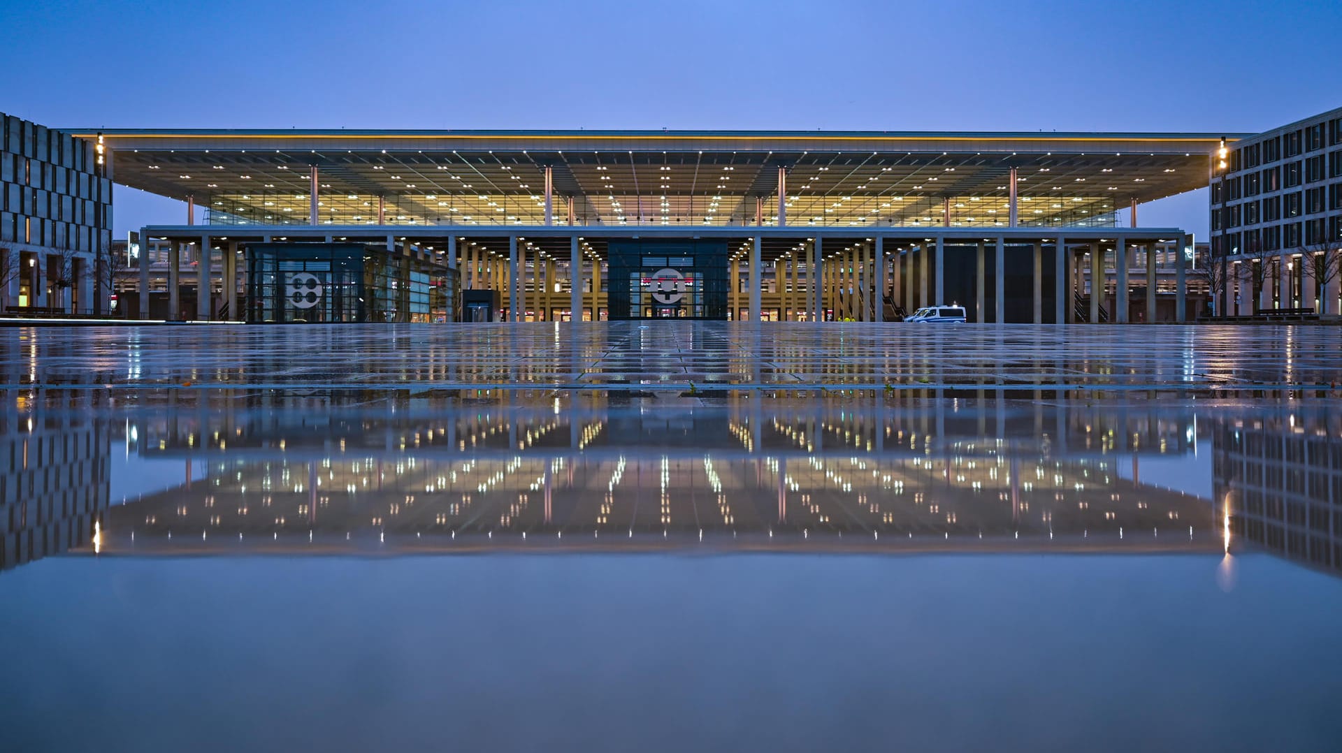 Berlins bekannteste Baustelle ist nicht länger eine: Der Hauptstadtflughafen BER ist offiziell eröffnet.