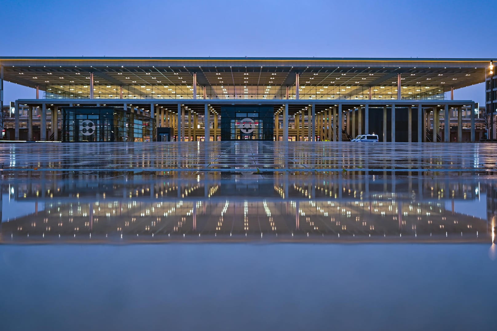 Berlins bekannteste Baustelle ist nicht länger eine: Der Hauptstadtflughafen BER ist offiziell eröffnet.