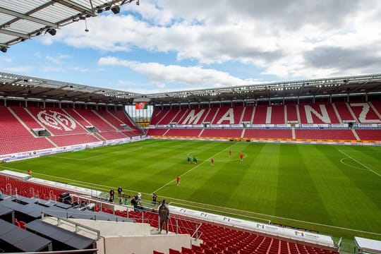 Dem FSV Mainz 05 fehlen in der aktuellen Saison etwa 16 Millionen Euro durch leere Ränge im eigenen Stadion.
