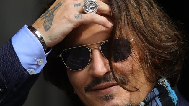 In "Minamata" spielt Johnny Depp den legendären US-Fotografen W. In "Minamata" spielt Johnny Depp den legendären US-Fotografen W.