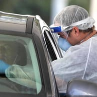 Corona-Test in Florida: Die USA sind am stärksten von der Pandemie betroffen und meldeten nun erstmals 100.000 Neuinfektionen an einem Tag.