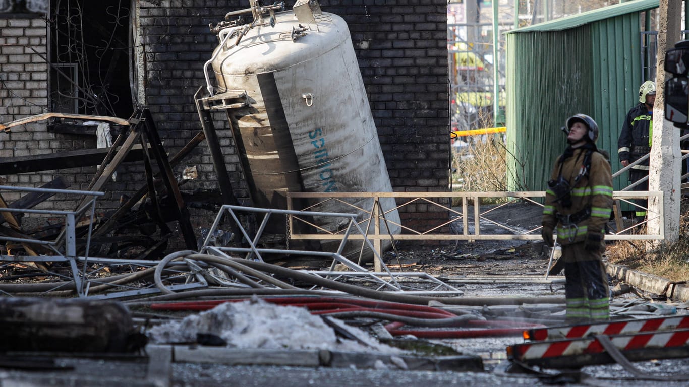 Unglücksort in Tscheljabinsk: Ein Tank mit Sauerstoff ist vor einem Krankenhaus explodiert.