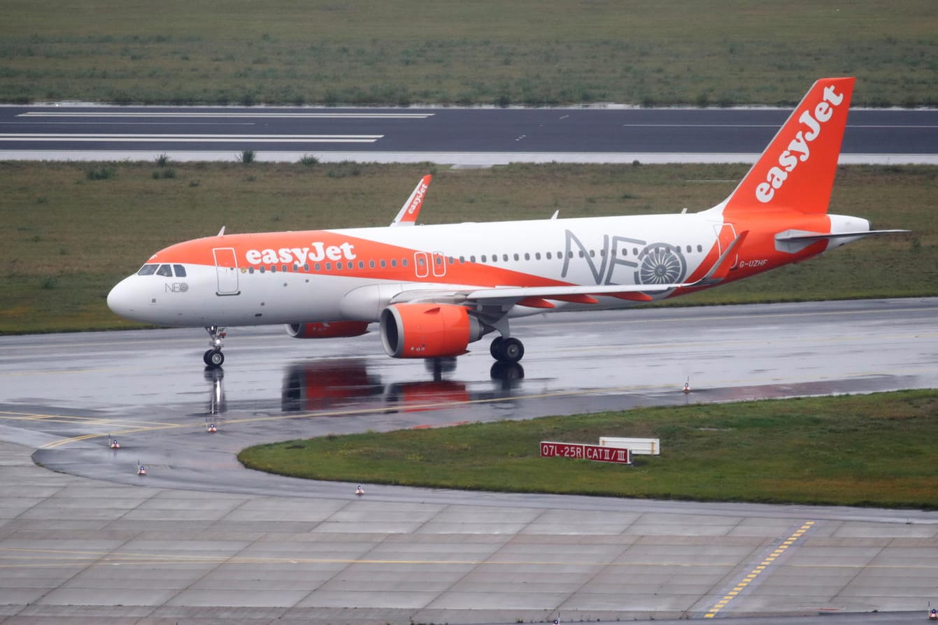 Ein Easyjet-Flugzeug: Die Maschine ist als erstes Flugzeug am BER gelandet.