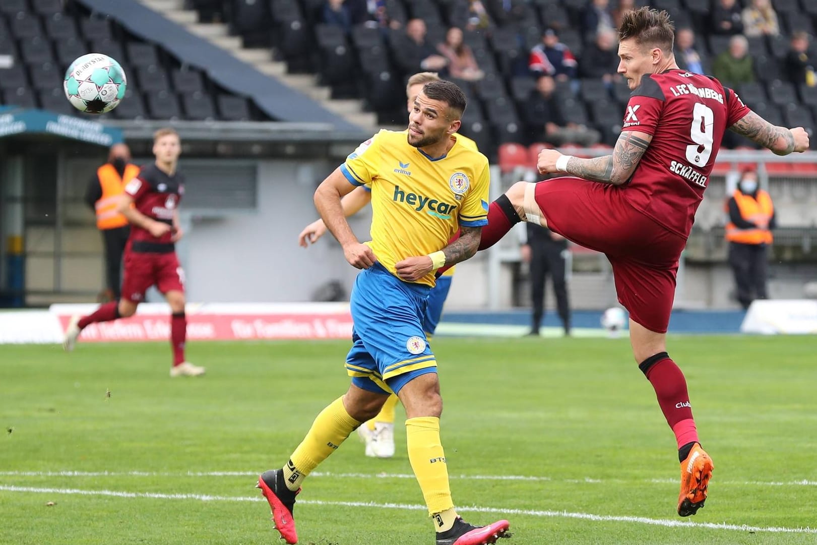 2. Bundesliga: Eintracht Braunschweig und der 1. FC Nürnberg im Traditionsduell.