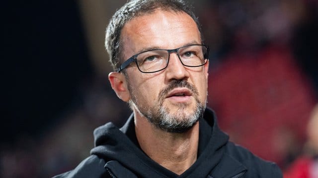 Fredi Bobic, Sportdirektor von Eintracht Frankfurt, hält den Zuschauerausschluss für "unverhältnismäßig". Fredi Bobic, Sportdirektor von Eintracht Frankfurt, hält den Zuschauerausschluss für "unverhältnismäßig".