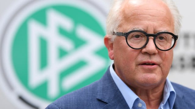 Fritz Keller, Präsident des Deutschen Fußball-Bundes (DFB), sieht noch viel Entwicklungspotenzial im Frauenfußball. Fritz Keller, Präsident des Deutschen Fußball-Bundes (DFB), sieht noch viel Entwicklungspotenzial im Frauenfußball.