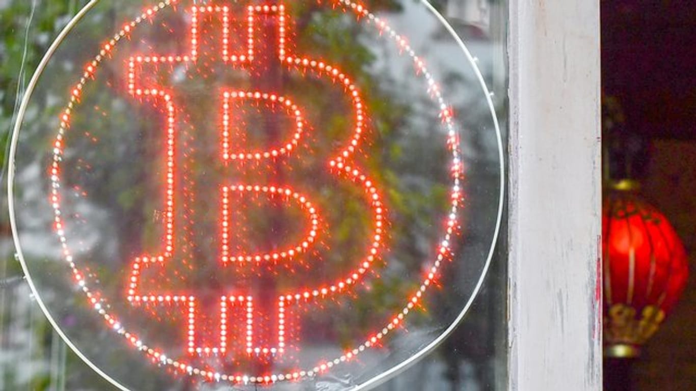 Die Digitalwährung Bitcoin steigt wieder im Kurs.