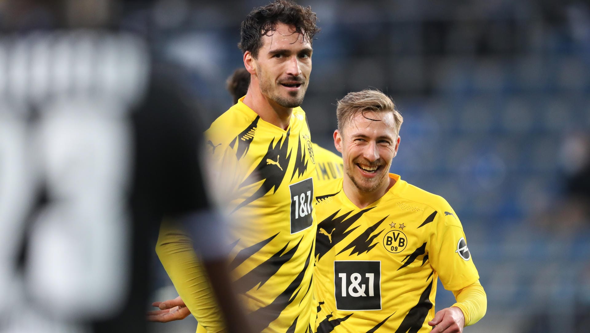 Matchwinner: Mats Hummels feiert mit Teamkollege Felix Passlack.