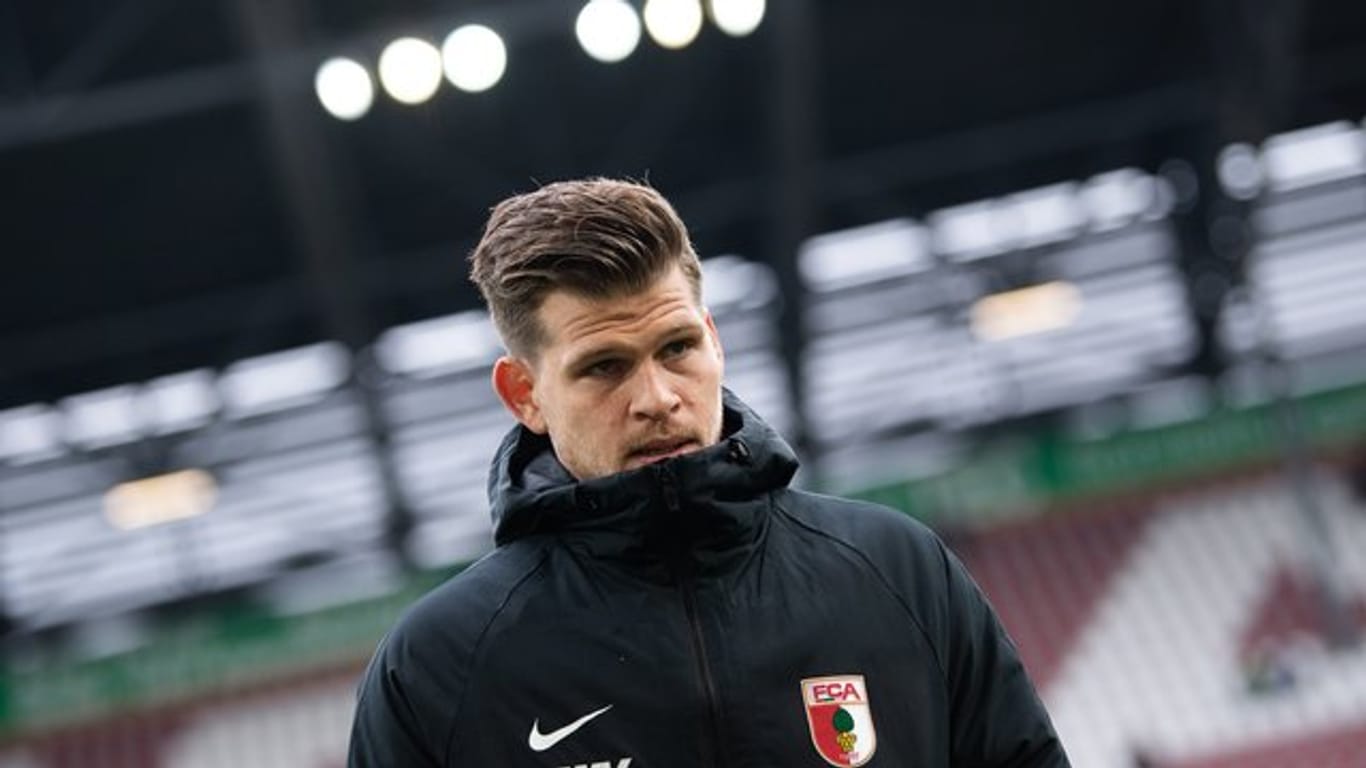 Augsburg-Trainer Heiko Herrlich muss voraussichtlich auch im kommenden Heimspiel gegen Hertha BSC auf Stürmer Florian Niederlechner verzichten.