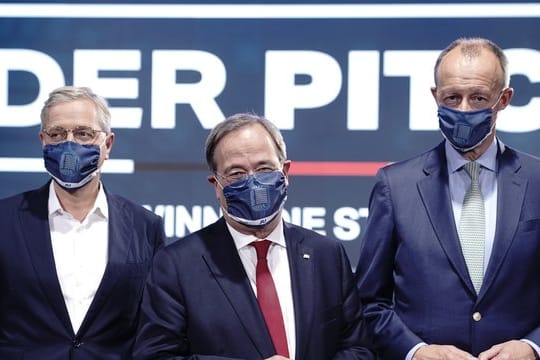 Die Kandidaten für den CDU-Bundesvorsitz: Armin Laschet zwischen Friedrich Merz (R) und Norbert Röttgen.