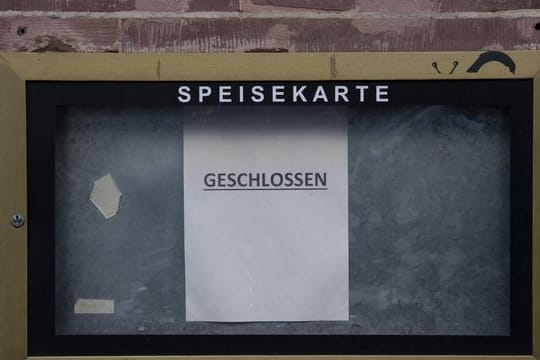 Auch die Restaurants machen von Montag an erneut bundesweit zu.