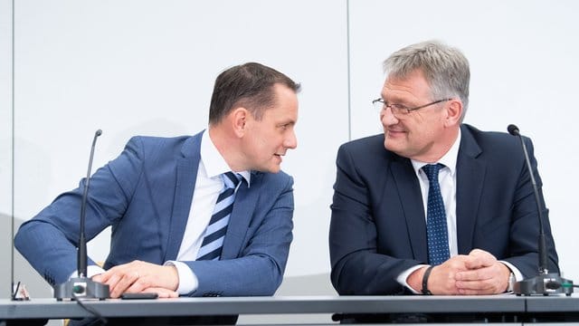 Tino Chrupalla (L) und Jörg Meuthen bei einer Veranstaltung Ende 2019 in Braunschweig. Tino Chrupalla (L) und Jörg Meuthen bei einer Veranstaltung Ende 2019 in Braunschweig.