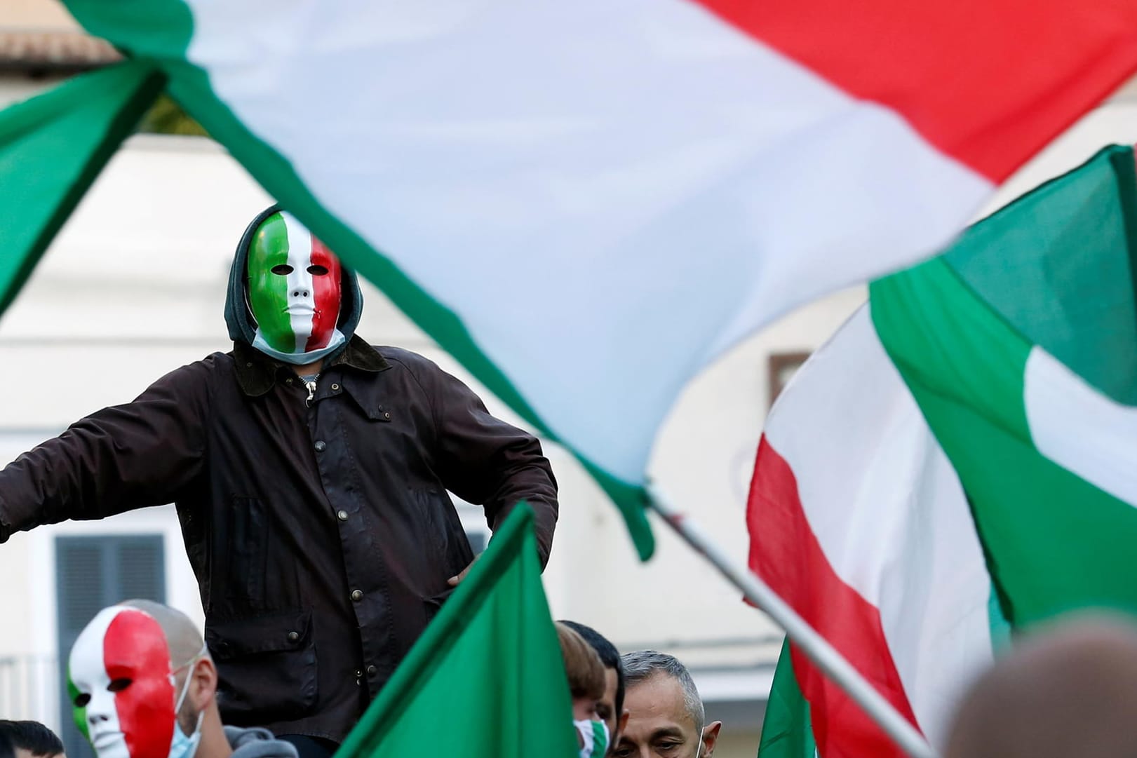 Proteste gegen die Corona-Maßnahmen in Italien: Am Samstag kam es wieder zu Zusammenstößen.