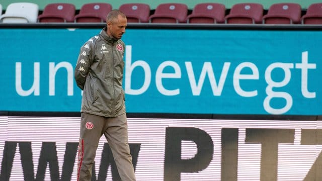 Musste mit Mainz in Augsburg die sechste Saisonpleite hinnehmen: 05-Coach Jan-Moritz Lichte. Musste mit Mainz in Augsburg die sechste Saisonpleite hinnehmen: 05-Coach Jan-Moritz Lichte.
