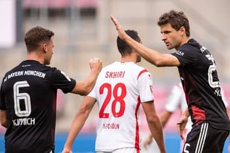 Holten ohne viel Glanz drei Punkte mit aus Köln: Bayern-Torschütze Thomas Müller (r) und Joshua Kimmich.