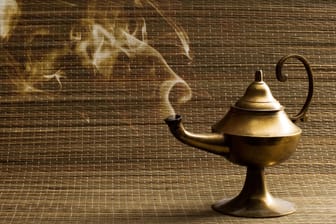 Eine orientalische Öllampe: Der vermeintliche Geist war in Wirklichkeit ein verkleideter Betrüger. (Symbolfoto)