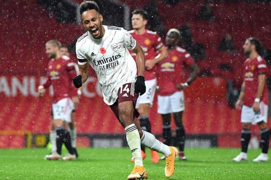 Arsenals Pierre-Emerick Aubameyang feiert sein Tor zum 0:1 bei Manchester United.