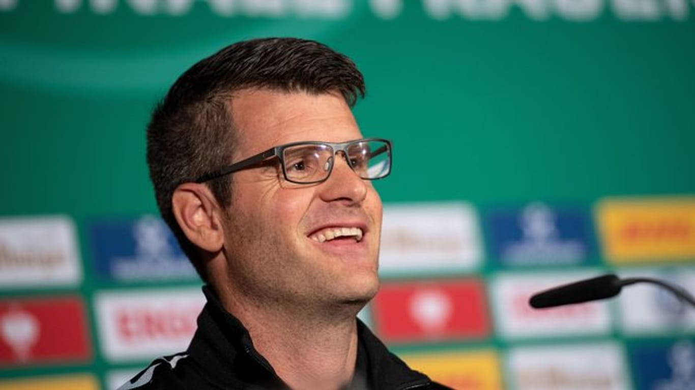 Trainer Jens Scheuer ist mit den Fußballerinnen des FC Bayern München in das DFB-Pokal-Achtelfinale eingezogen.